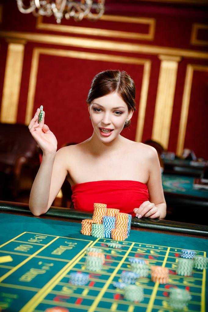 Antarmuka permainan Jewels of Prosperity menampilkan gulungan slot dan nilai taruhan